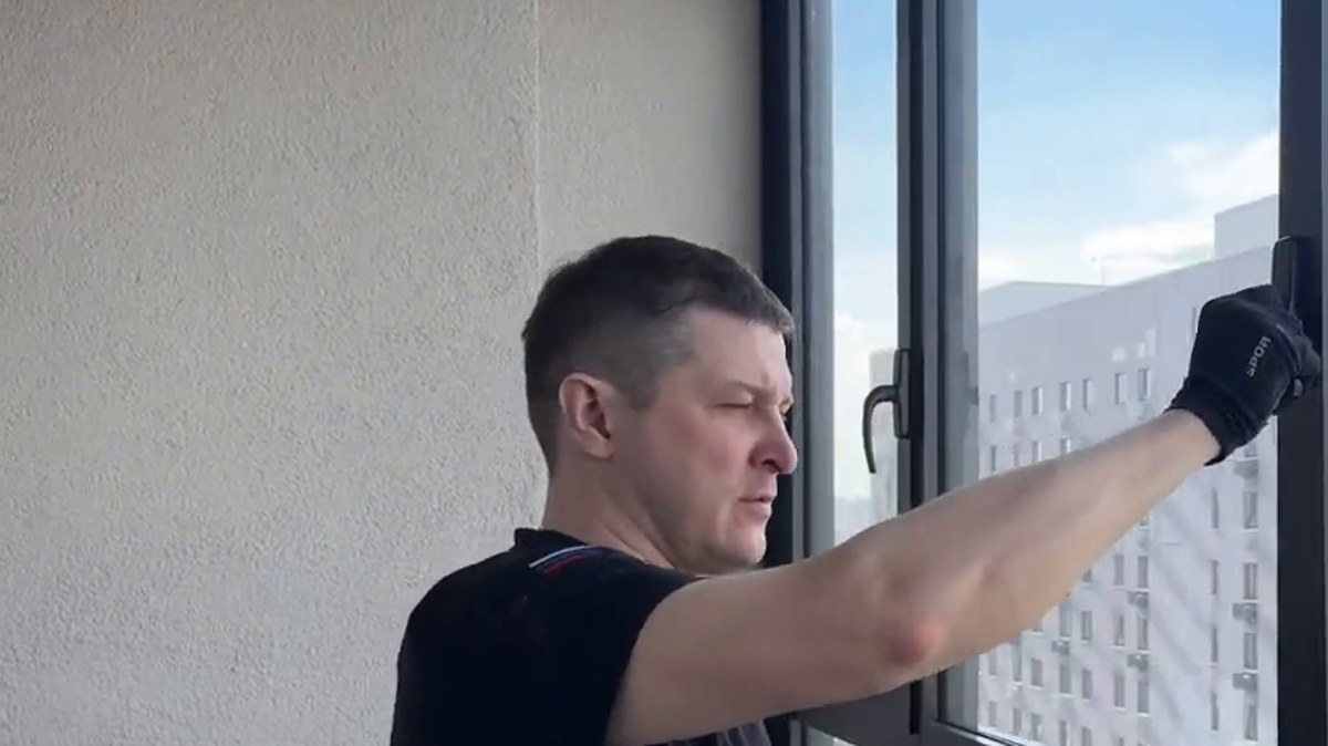 Окна: Створка окна до конца не закрывается