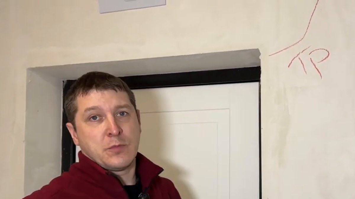 Трещины в штукатурке над дверным проёмом — ЖК Беринг