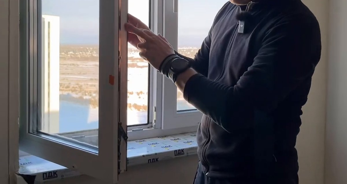 Окна: Царапины на торцевой поверхности створки оконного блока