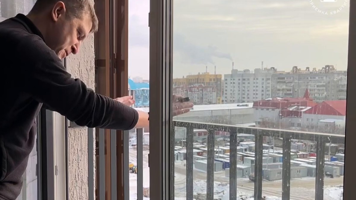 Окна: Замят уплотнитель на лоджии