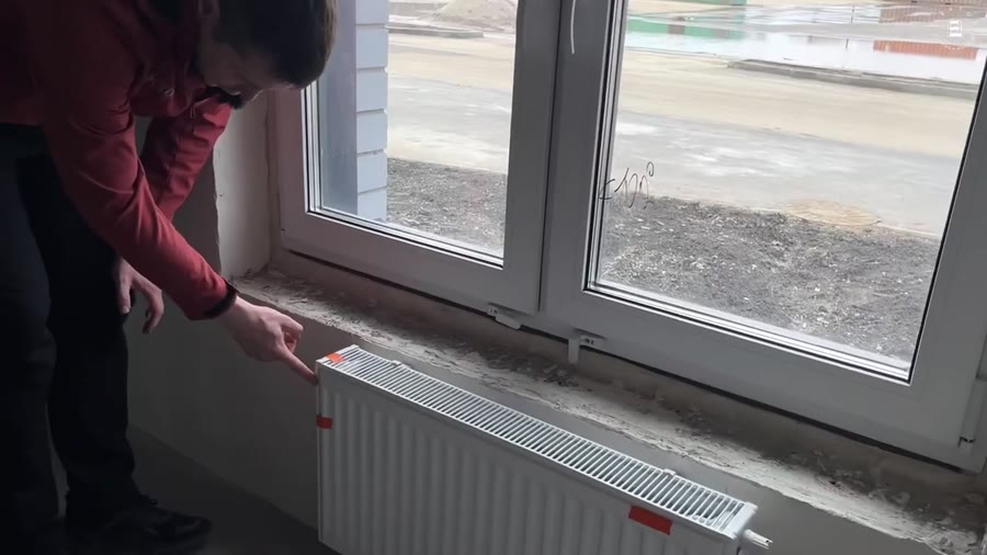 Отопление: Сколы лакокрасочного покрытия и царапина на отопительном приборе