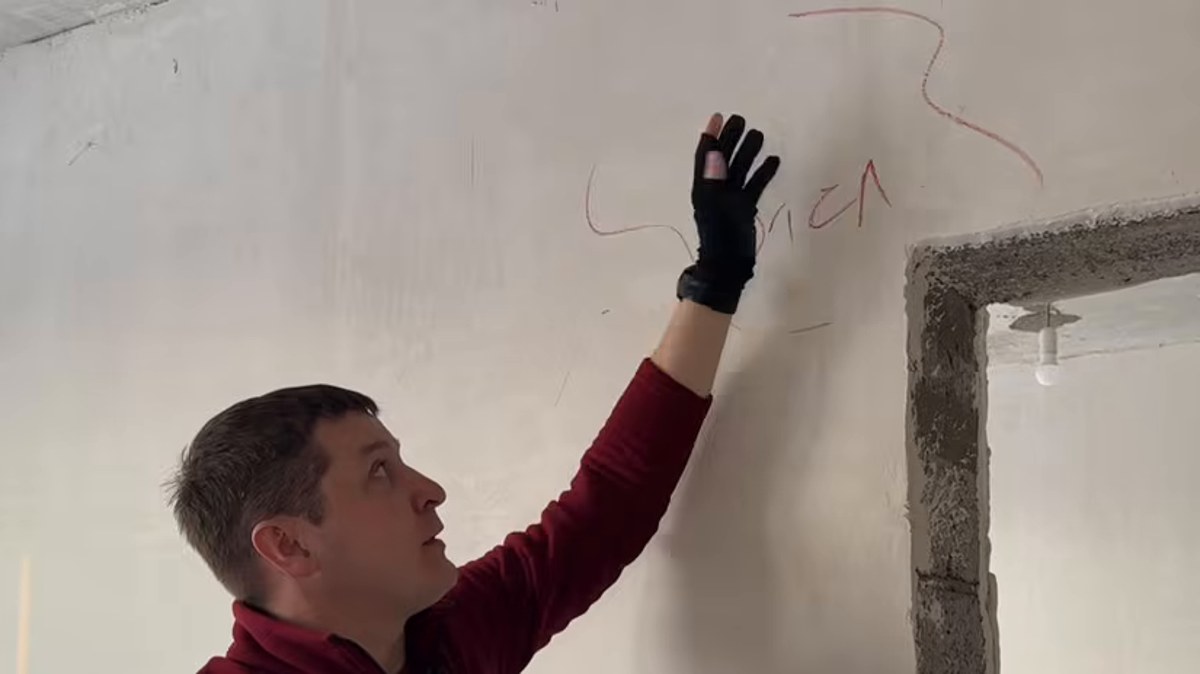 Стены: Отслоение штукатурки над дверным проёмом