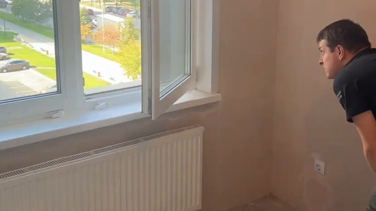 Окна: Царапины на ПВХ-раме в нижней части