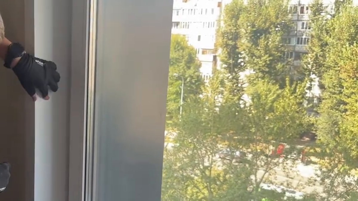 Окна: Повреждена сэндвич-панель откоса